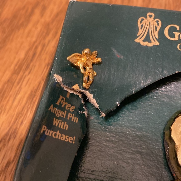 Golden Drummer Bear Ornament - Picture 4 of 5